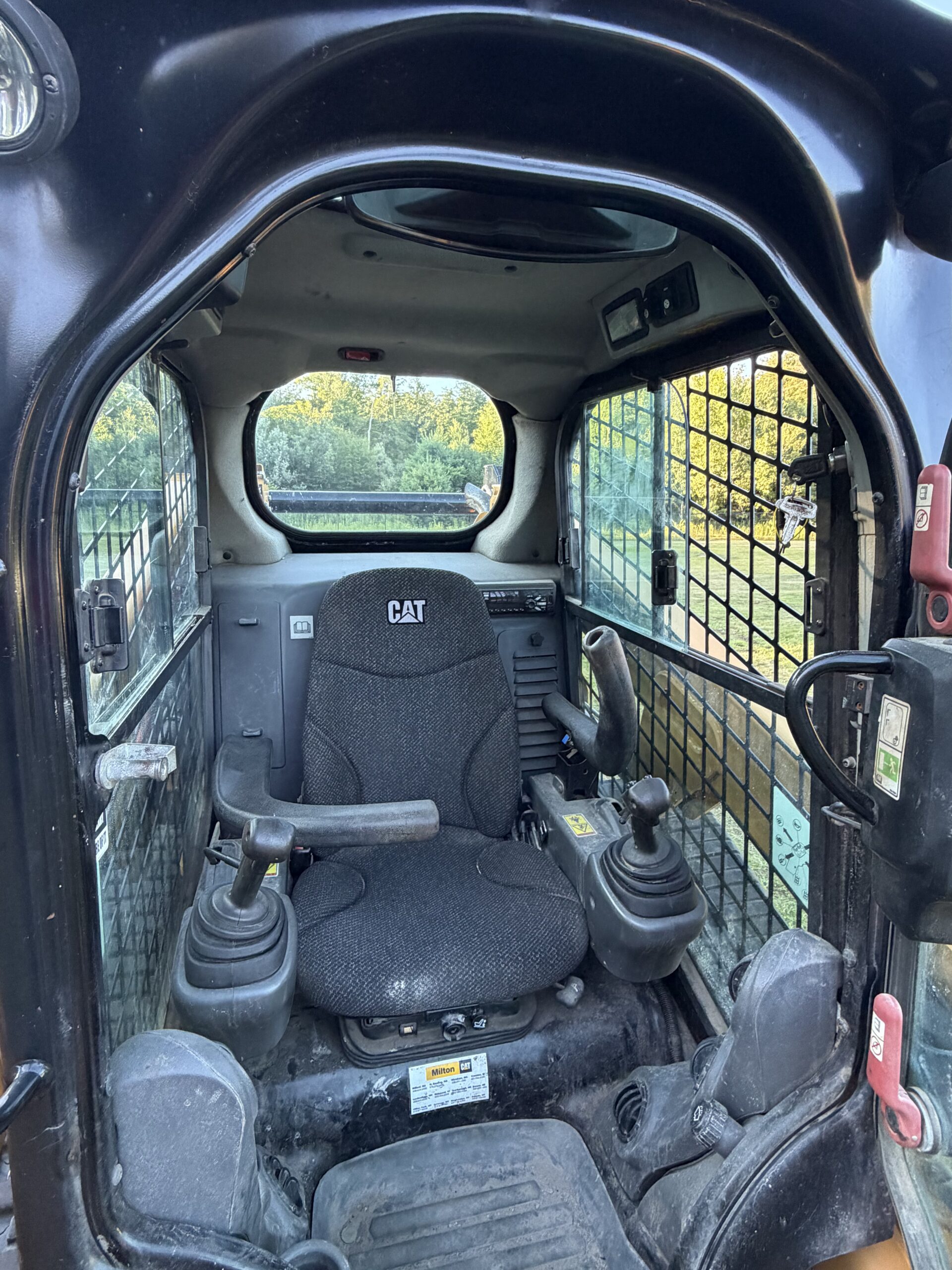 CAT 249D Compact Track Loader - Image 4